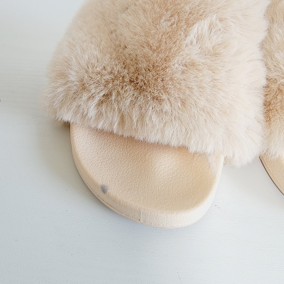 Pure Barre Fuzzy Fur Champagne Blush Slide Sandal Sz 8/9 (Mismatch) - Picture 13 of 13
